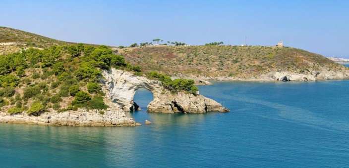 Un tuffo dove il mare è più blu: viaggio lungo la costa pugliese