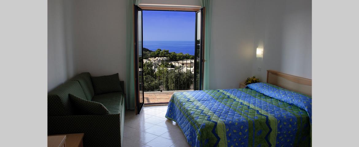 Camera matrimoniale vista mare