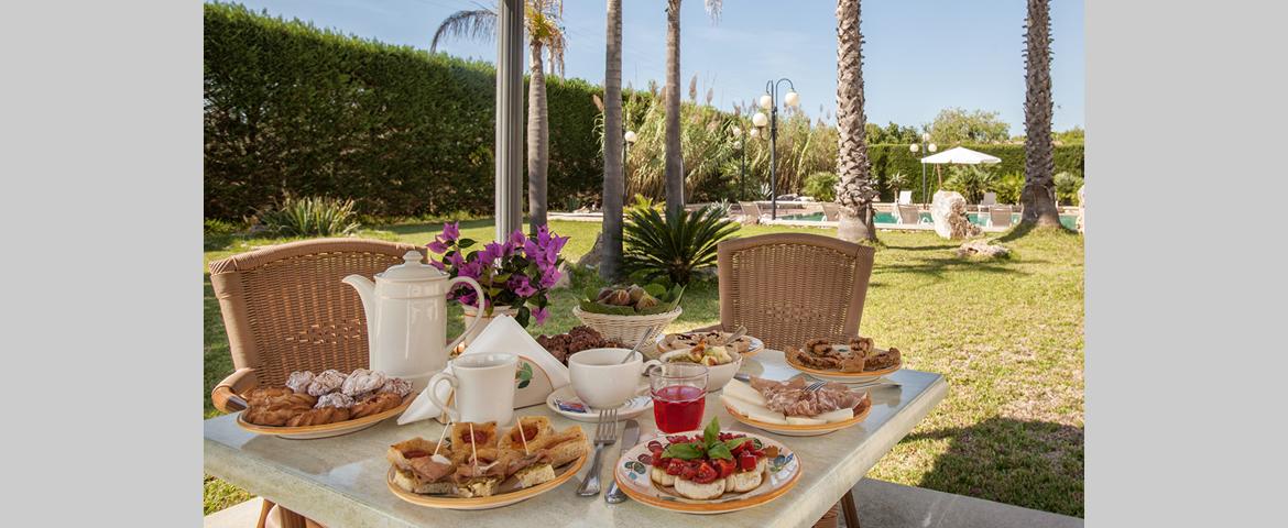 colazione sotto il gazebo colazione sotto il gazebo