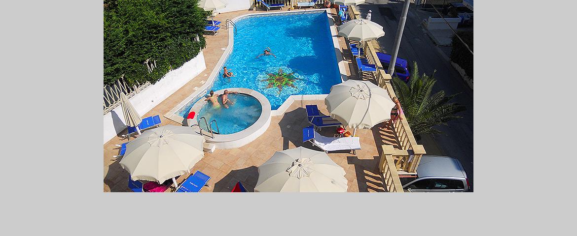Piscina esterna Piscina esterna