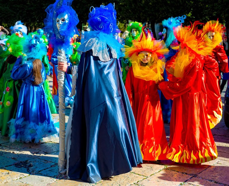 Carnevale in Puglia itinerario tra tradizioni e maschere