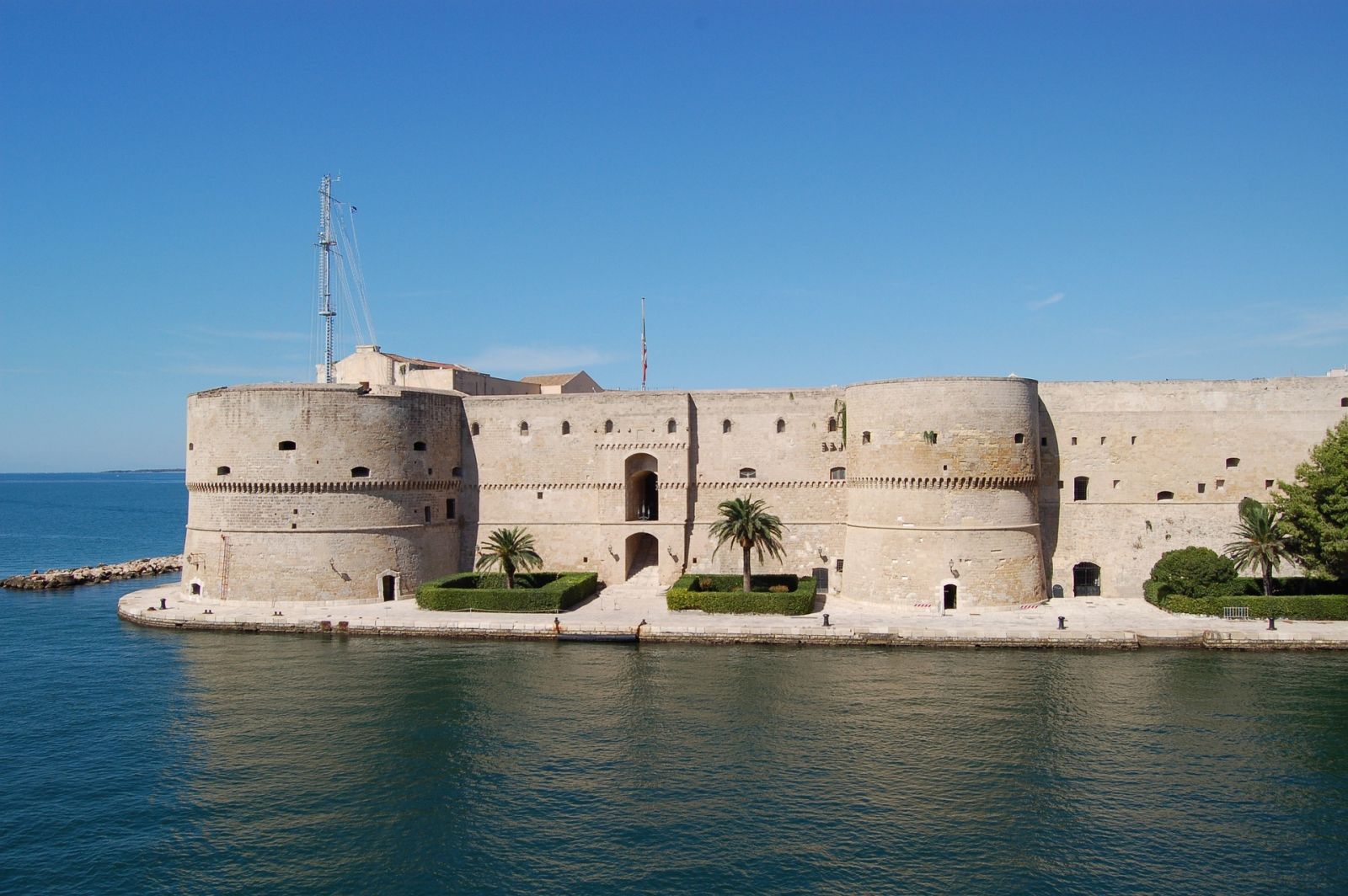 castello-taranto-offerte-hotelinpuglia castello-taranto-offerte-hotelinpuglia