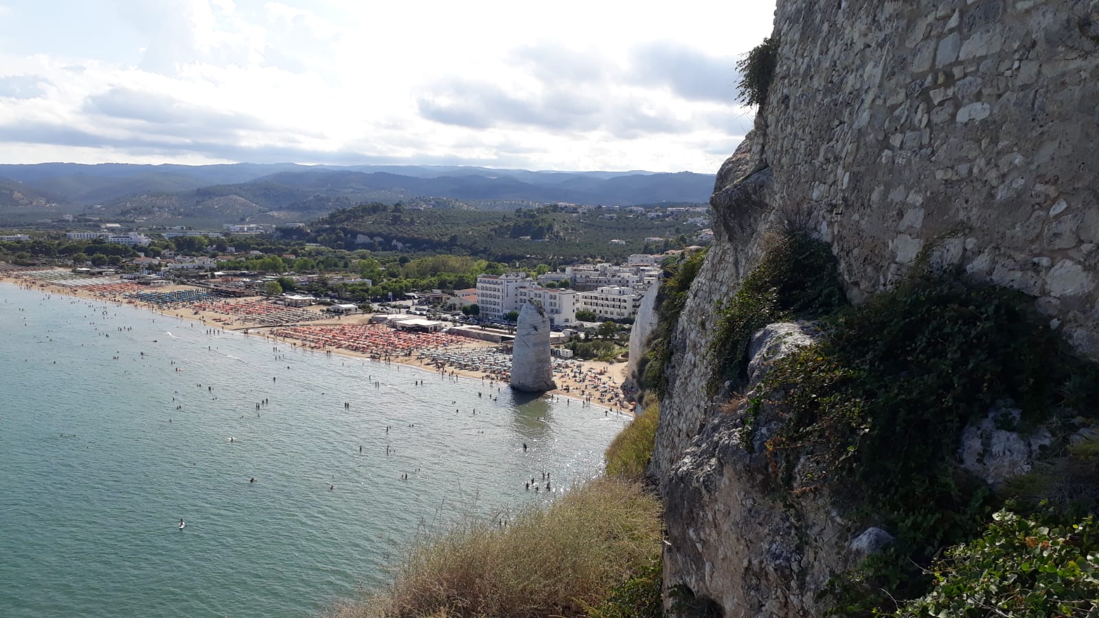 Vista panoramica della spiaggia di Pizzomunno